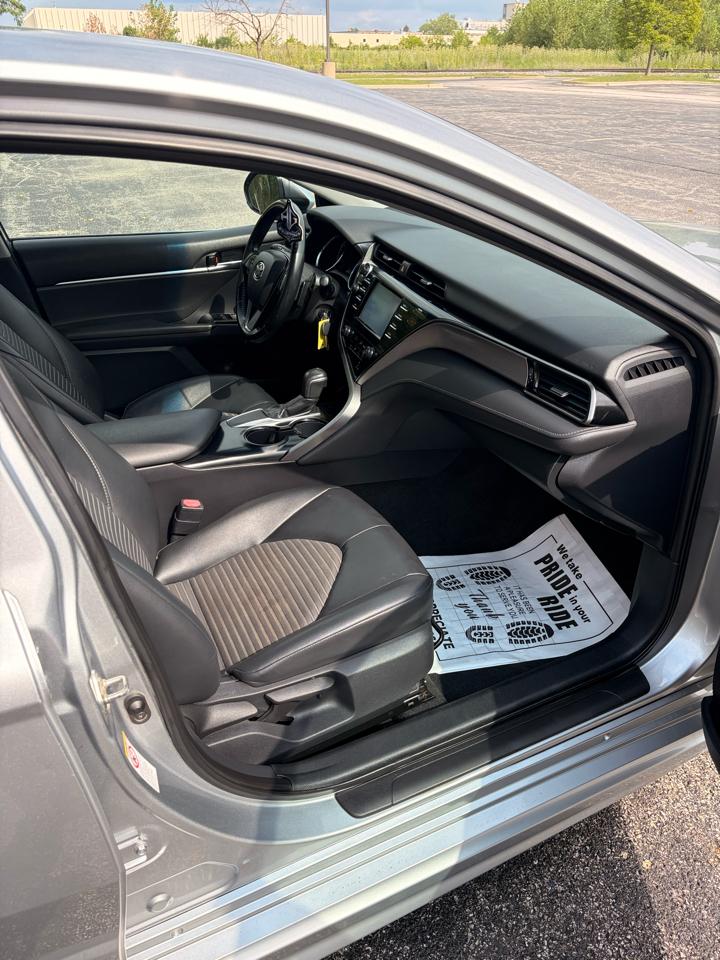 Toyota Camry SE 2019