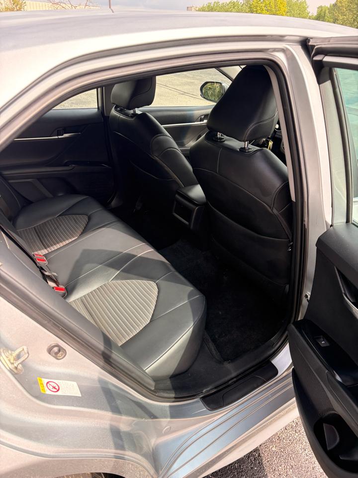 Toyota Camry SE 2019