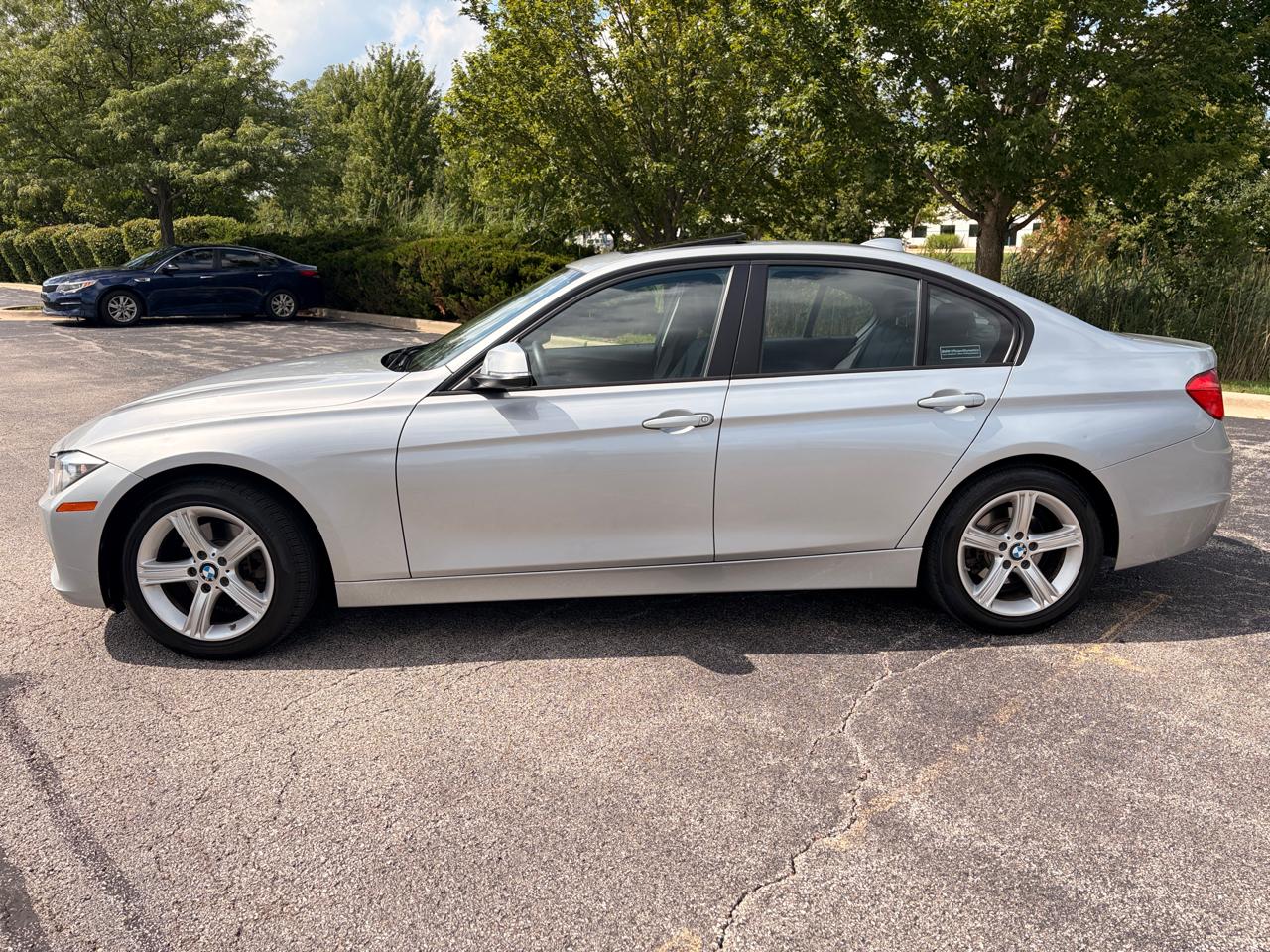 BMW 3-Series 328i xDrive Sedan 2013