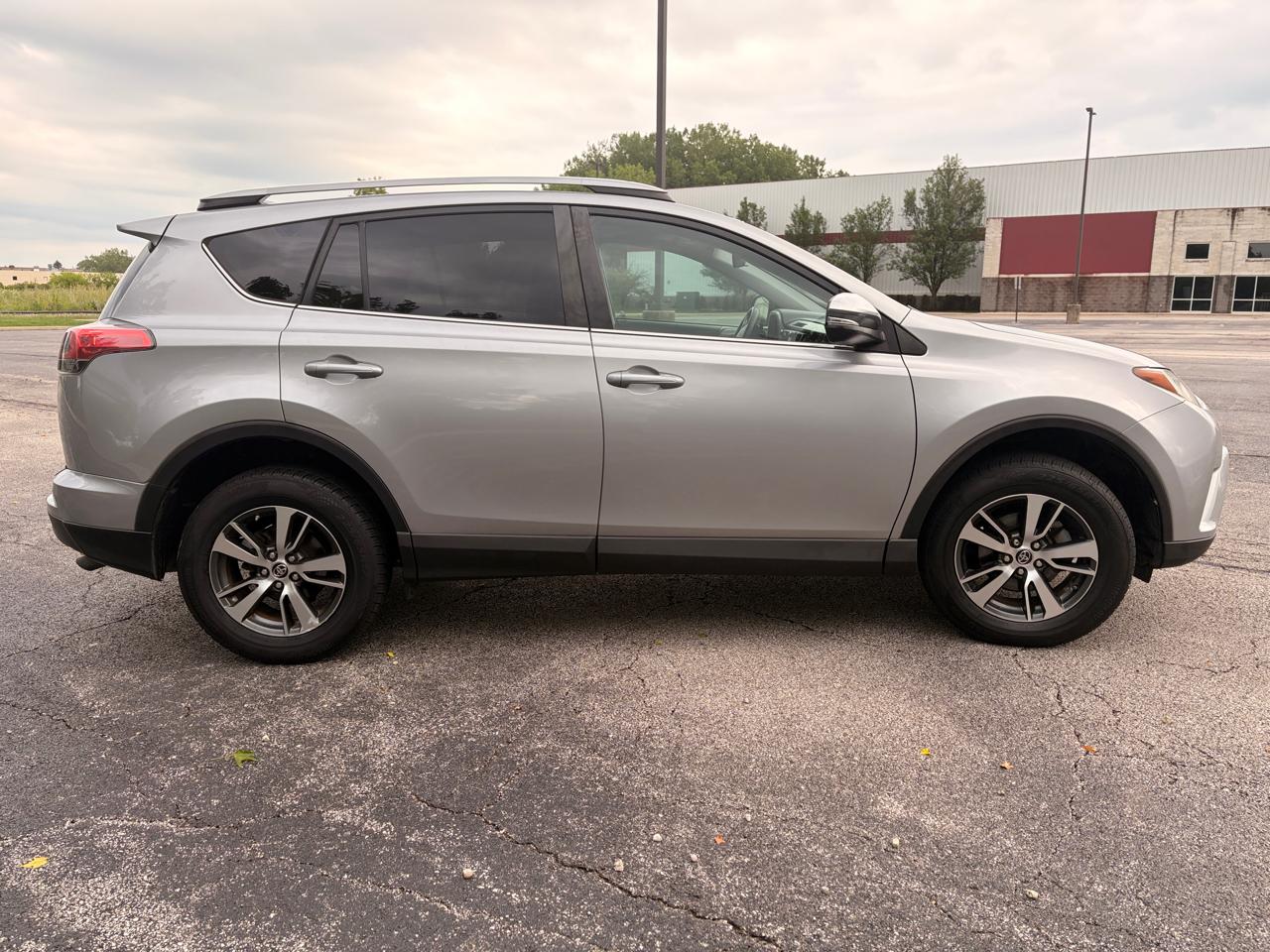 Toyota RAV4 XLE FWD 2018