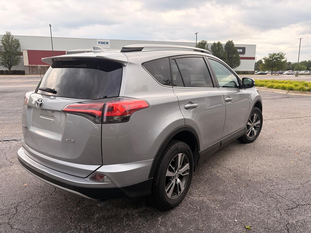 Toyota RAV4 XLE FWD 2018