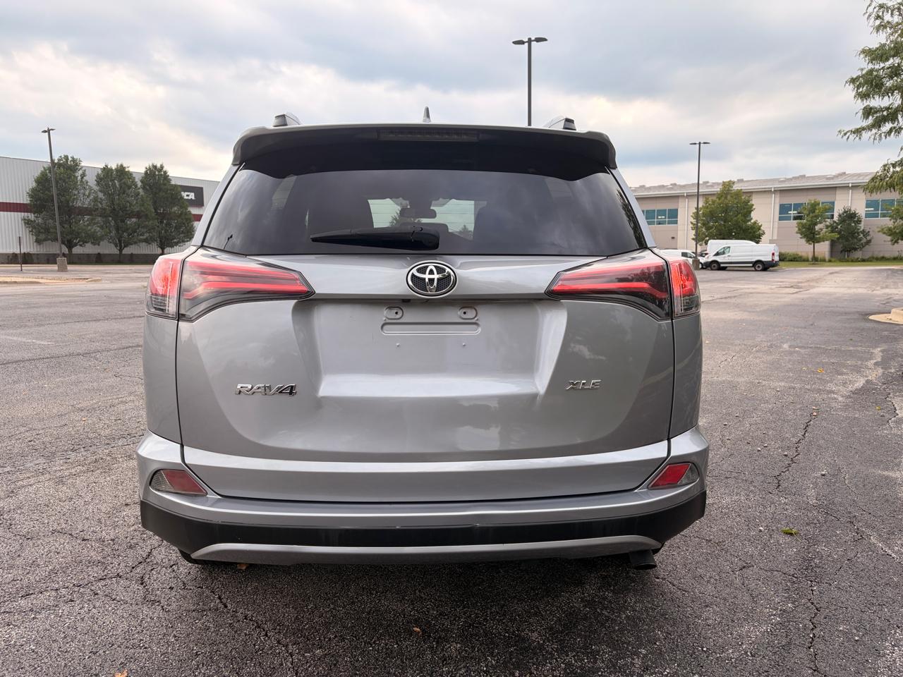 Toyota RAV4 XLE FWD 2018