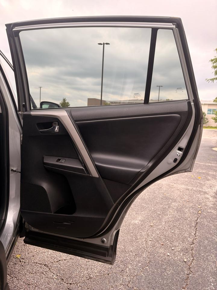 Toyota RAV4 XLE FWD 2018