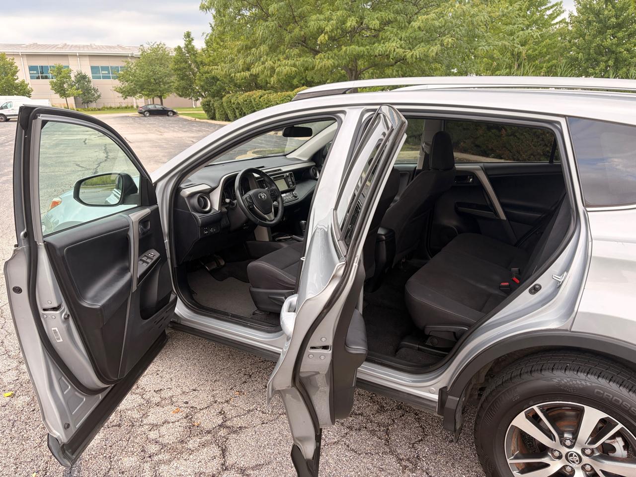 Toyota RAV4 XLE FWD 2018