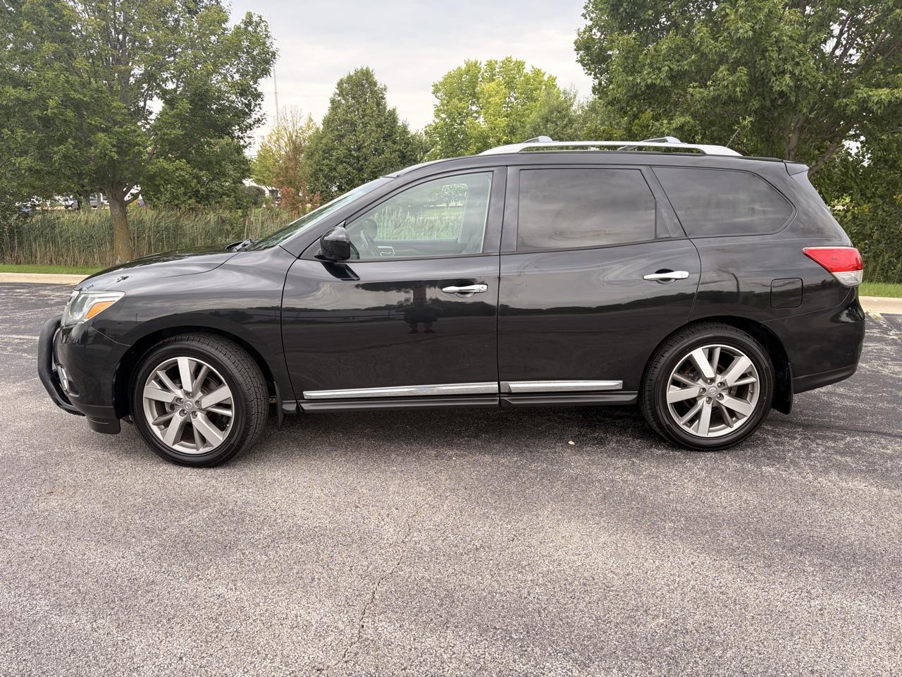 Nissan Pathfinder SV 2WD 2015