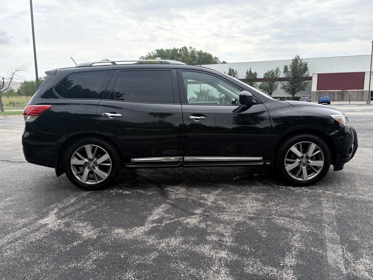 Nissan Pathfinder SV 2WD 2015