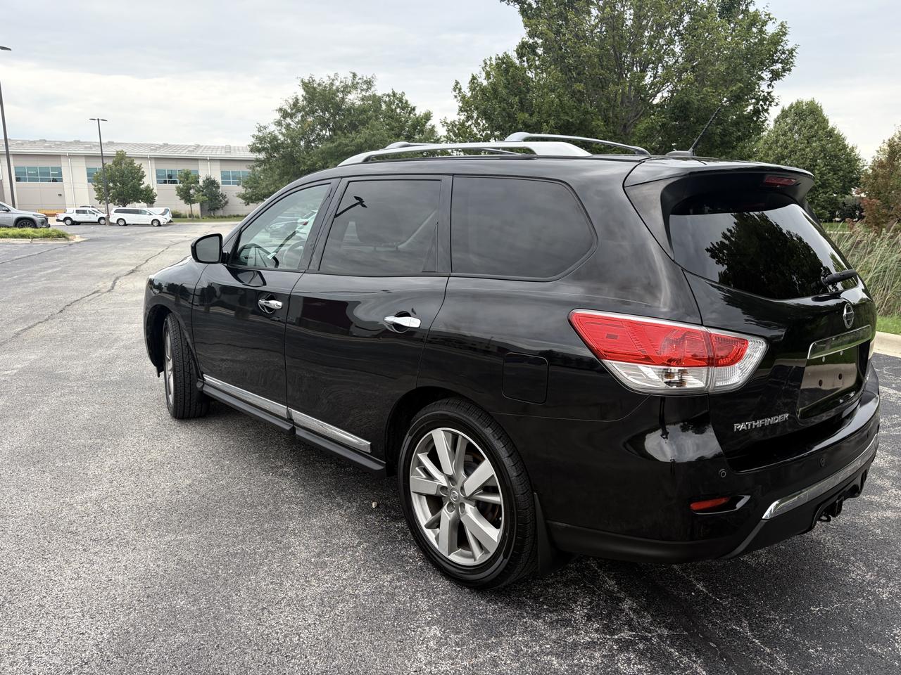 Nissan Pathfinder SV 2WD 2015
