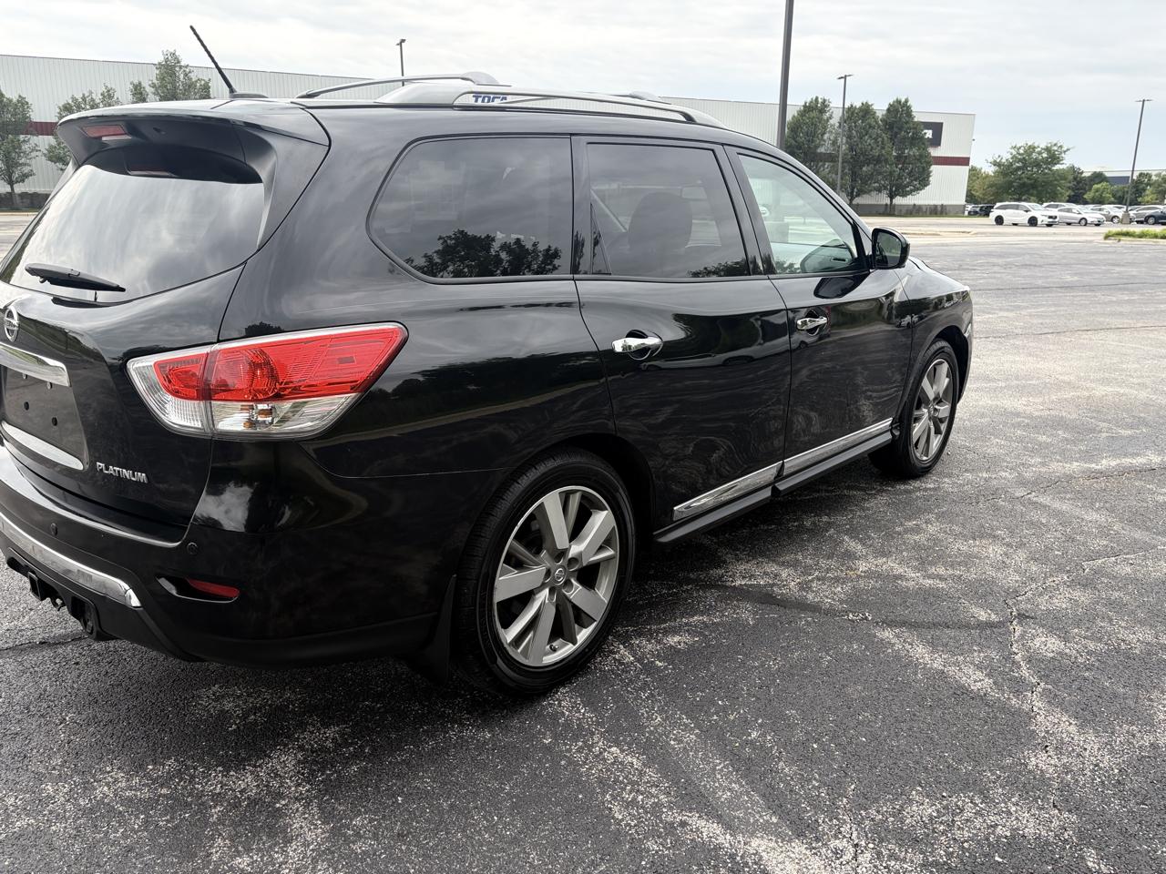Nissan Pathfinder SV 2WD 2015