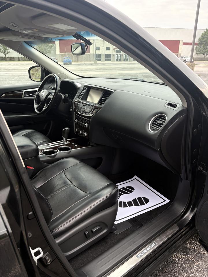 Nissan Pathfinder SV 2WD 2015