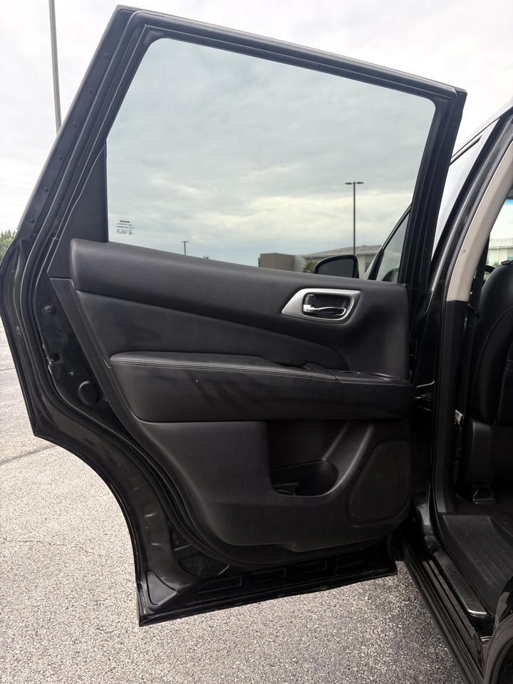 Nissan Pathfinder SV 2WD 2015