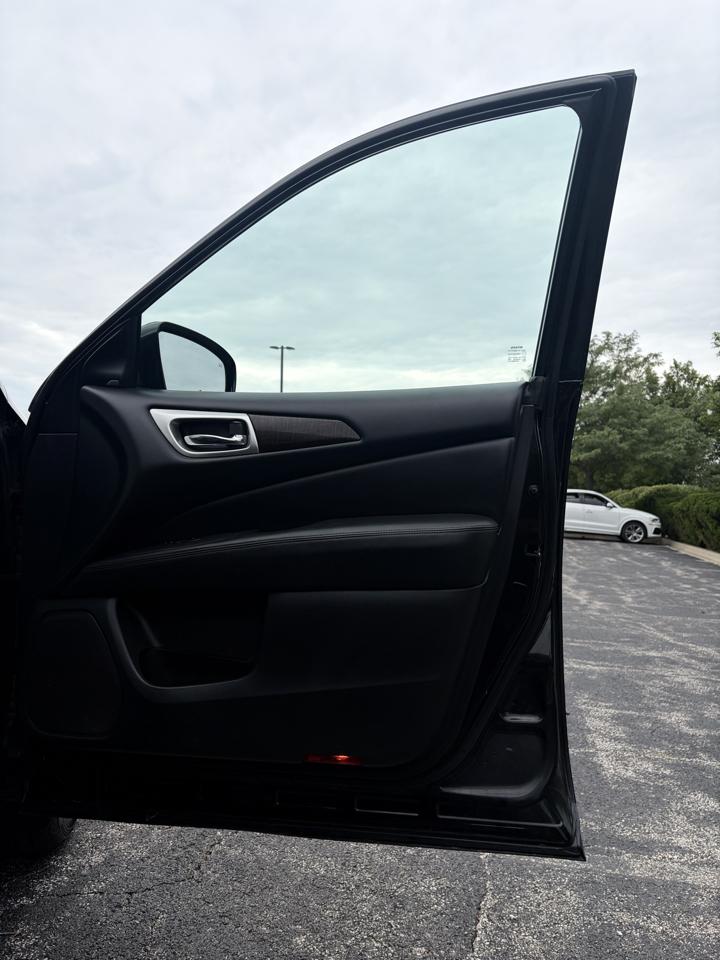 Nissan Pathfinder SV 2WD 2015
