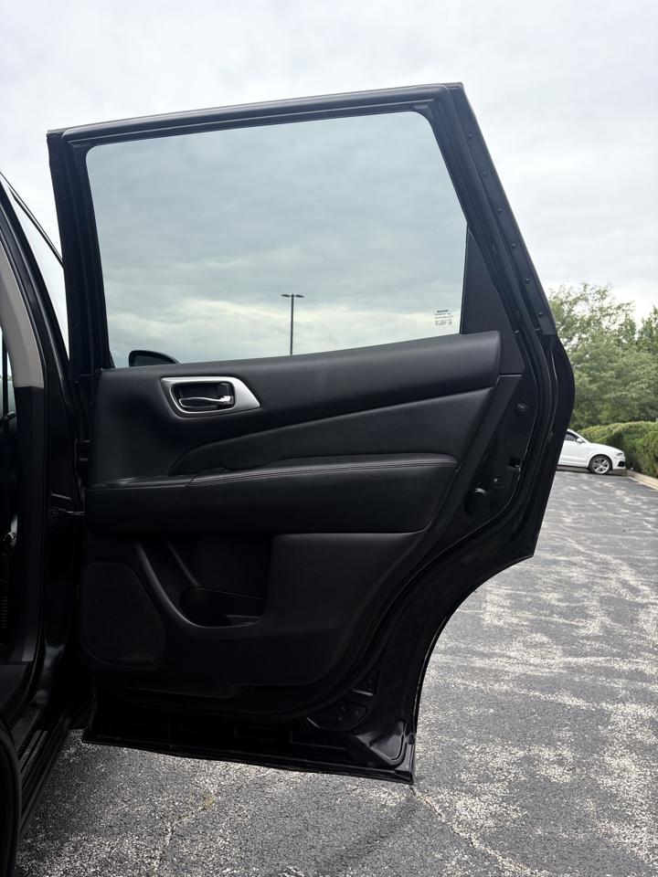 Nissan Pathfinder SV 2WD 2015