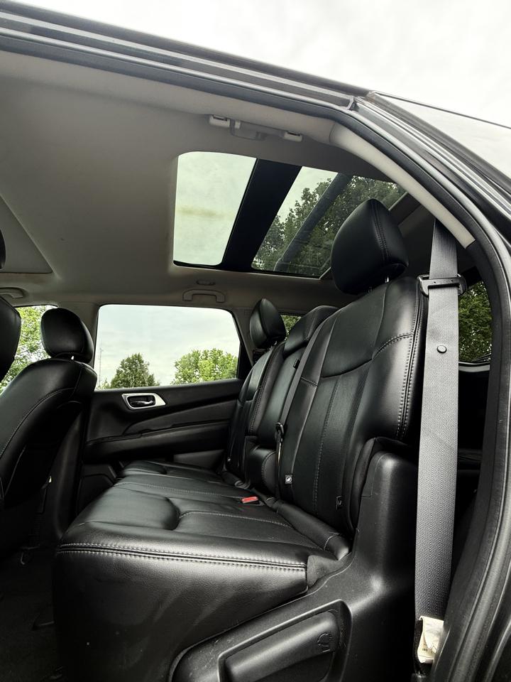Nissan Pathfinder SV 2WD 2015