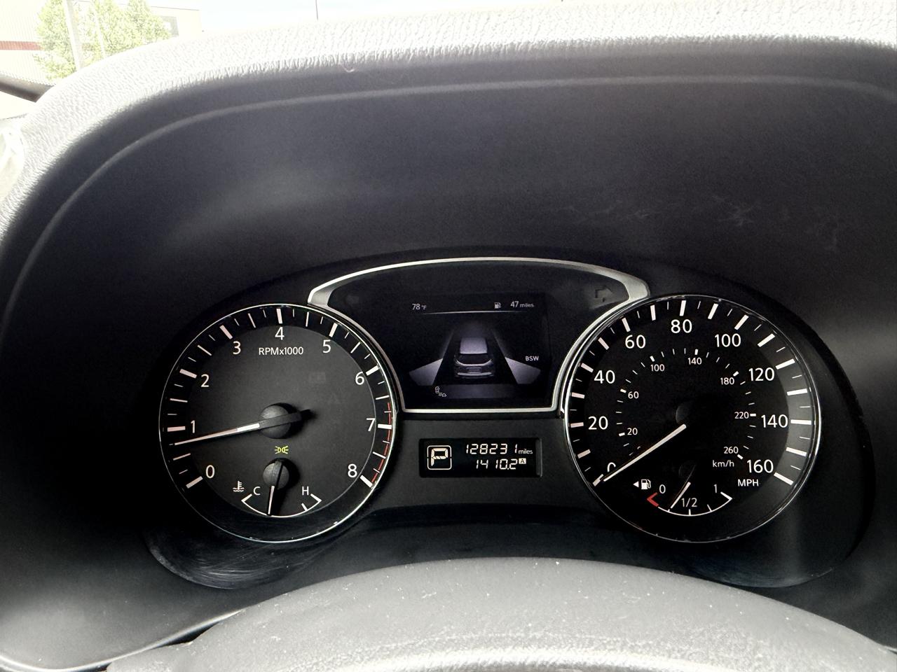 Nissan Pathfinder SV 2WD 2015