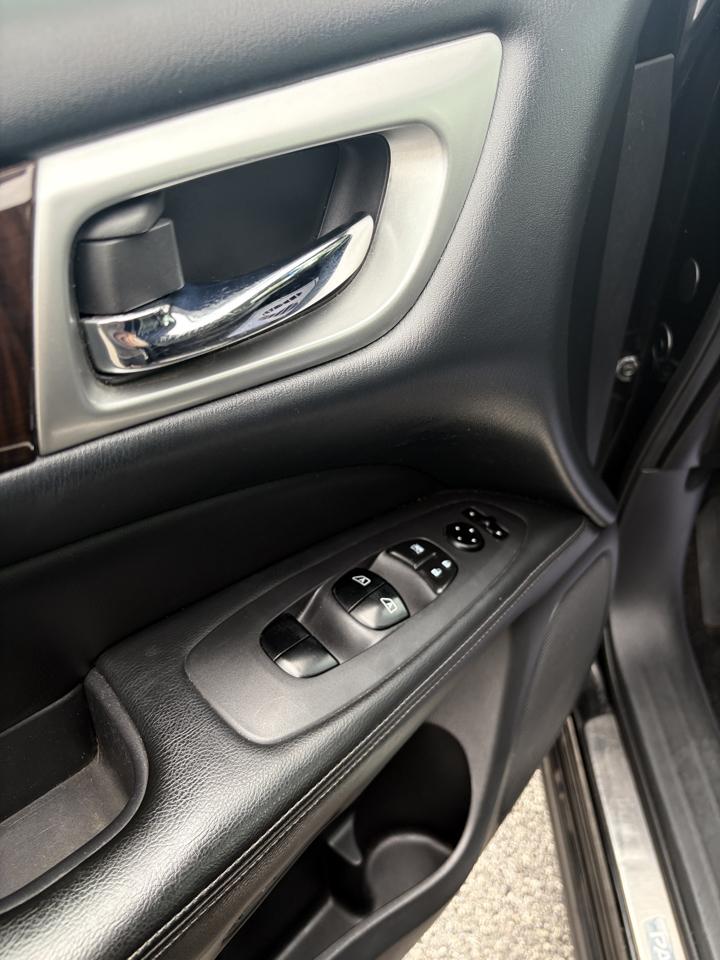 Nissan Pathfinder SV 2WD 2015