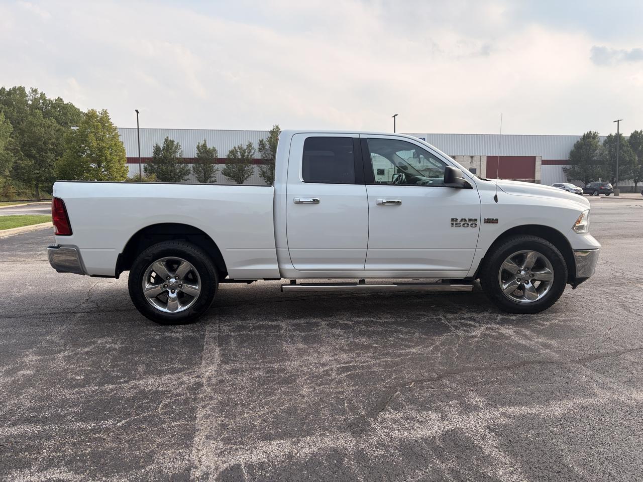 RAM 1500 SLT Quad Cab 4WD 2016