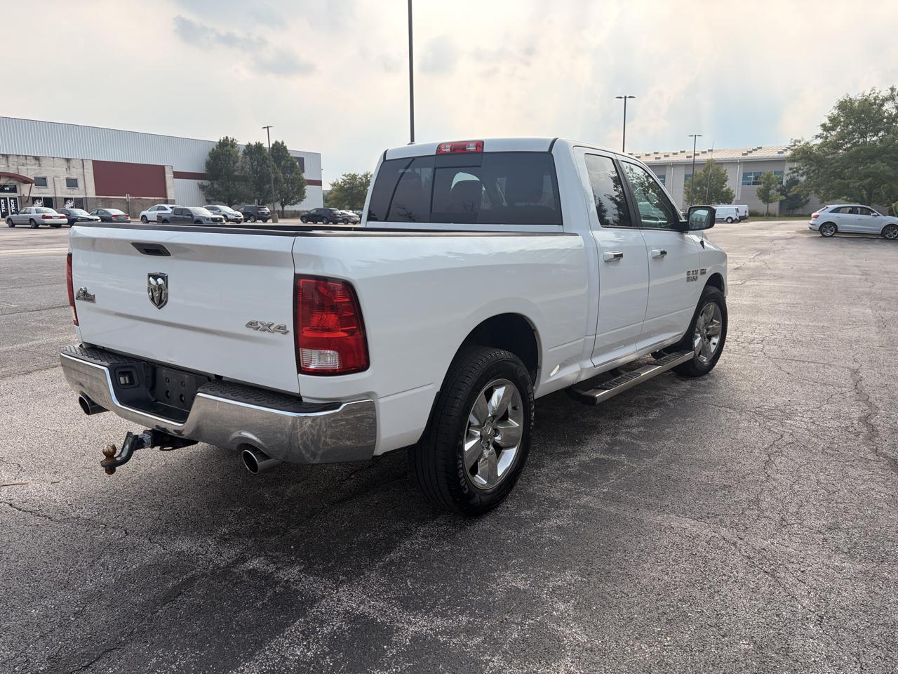 RAM 1500 SLT Quad Cab 4WD 2016