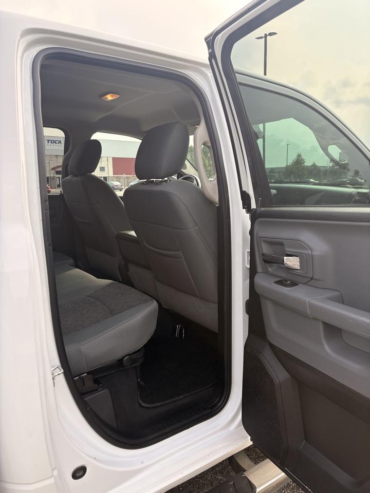 RAM 1500 SLT Quad Cab 4WD 2016
