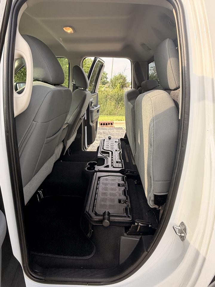 RAM 1500 SLT Quad Cab 4WD 2016