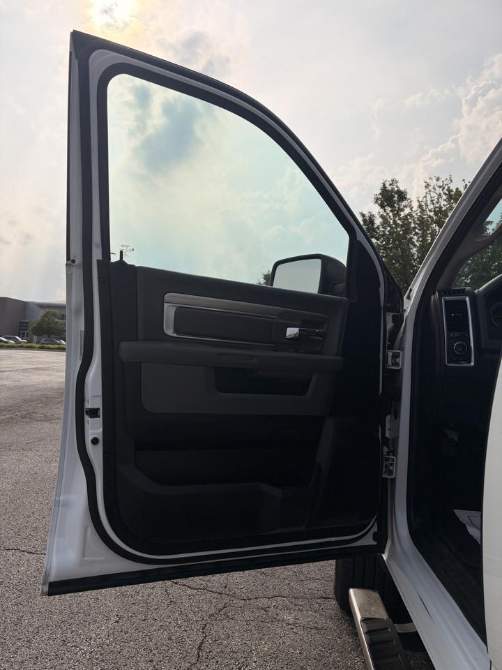 RAM 1500 SLT Quad Cab 4WD 2016