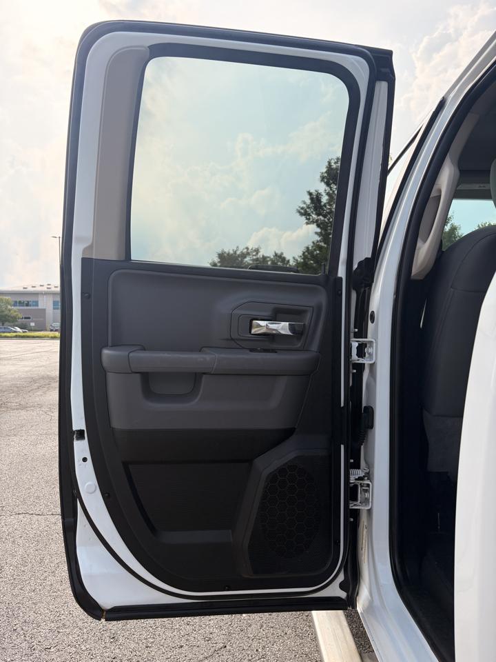 RAM 1500 SLT Quad Cab 4WD 2016