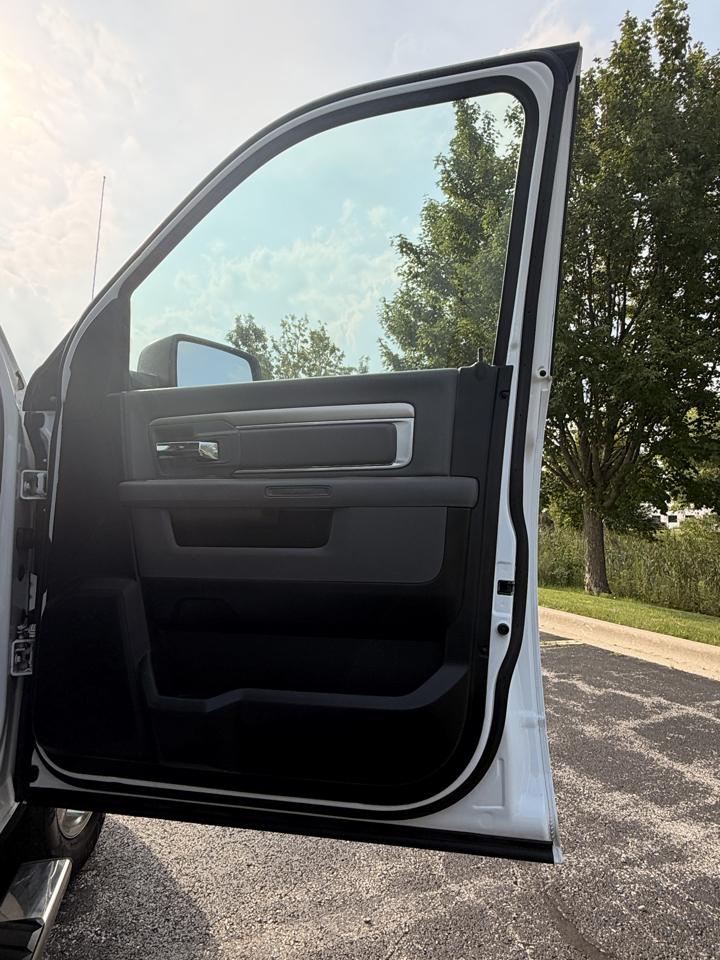 RAM 1500 SLT Quad Cab 4WD 2016