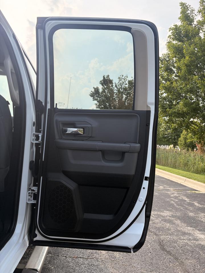 RAM 1500 SLT Quad Cab 4WD 2016