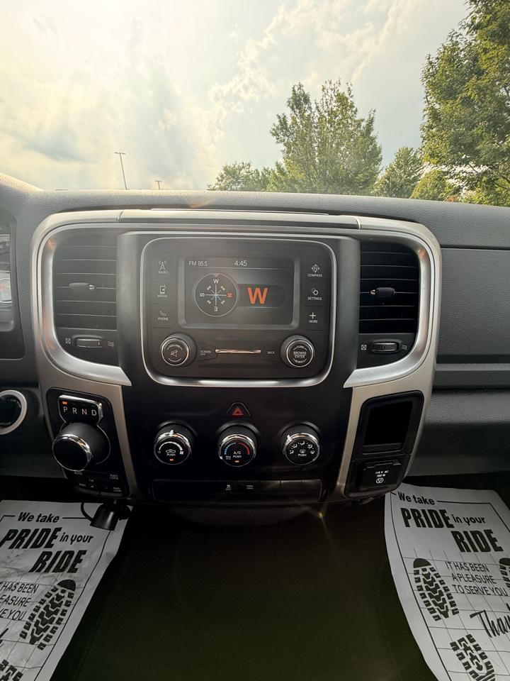 RAM 1500 SLT Quad Cab 4WD 2016