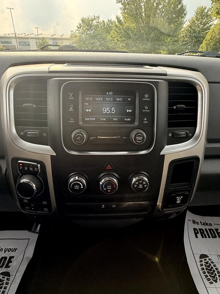 RAM 1500 SLT Quad Cab 4WD 2016