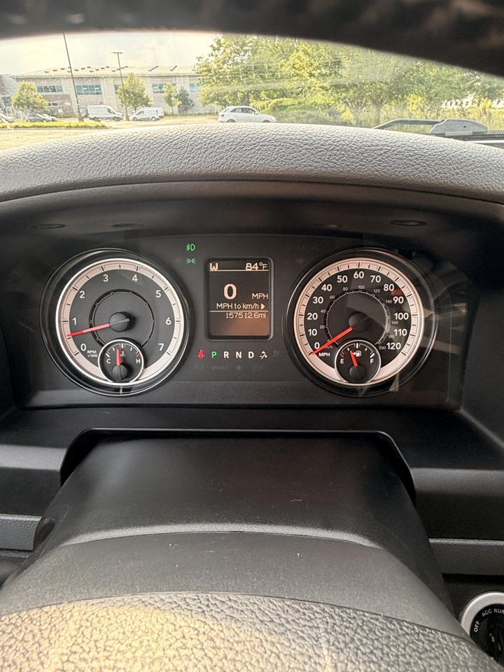 RAM 1500 SLT Quad Cab 4WD 2016