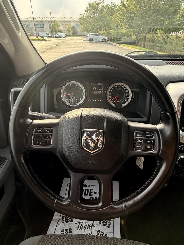 RAM 1500 SLT Quad Cab 4WD 2016