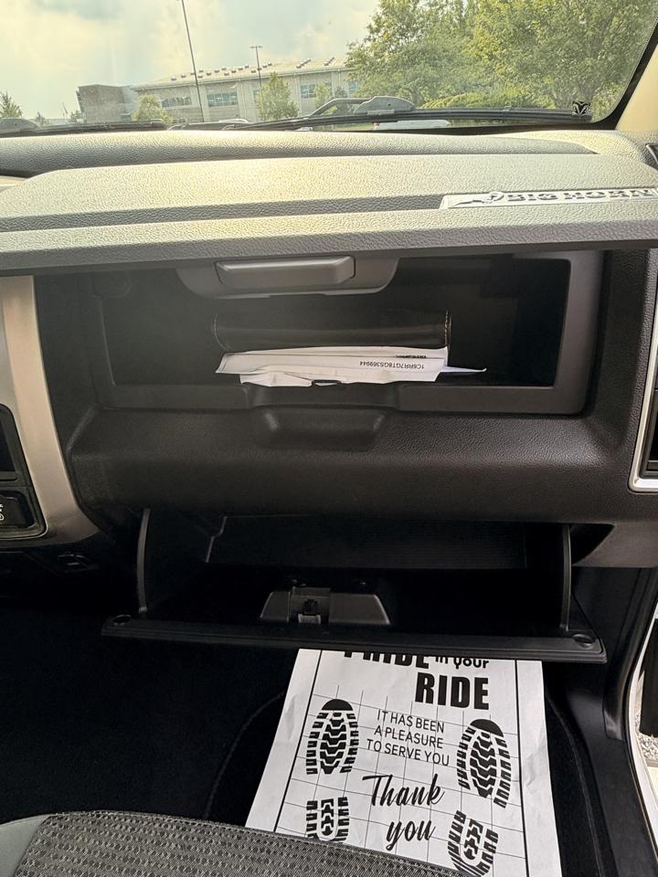 RAM 1500 SLT Quad Cab 4WD 2016