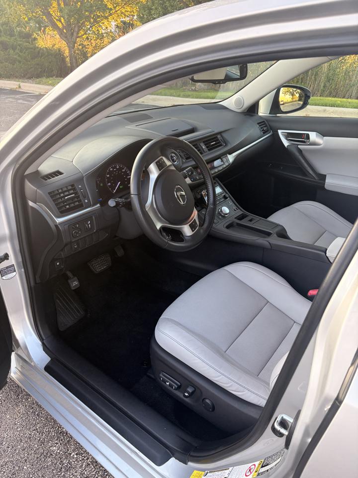 Lexus CT 200h Base 2012