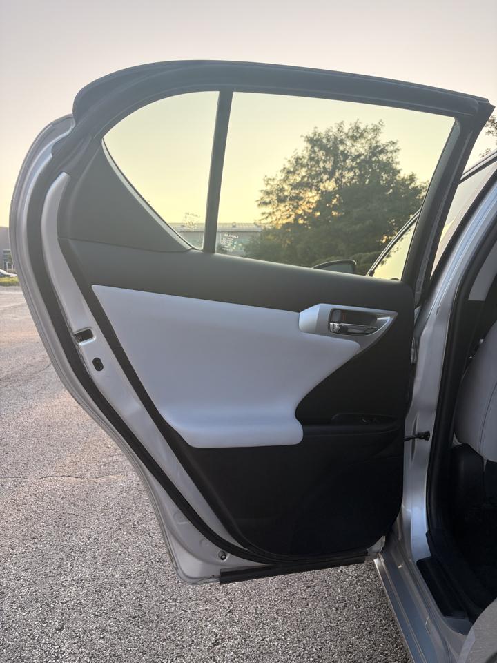 Lexus CT 200h Base 2012