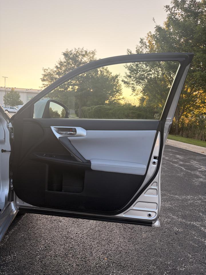 Lexus CT 200h Base 2012