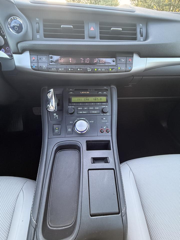 Lexus CT 200h Base 2012