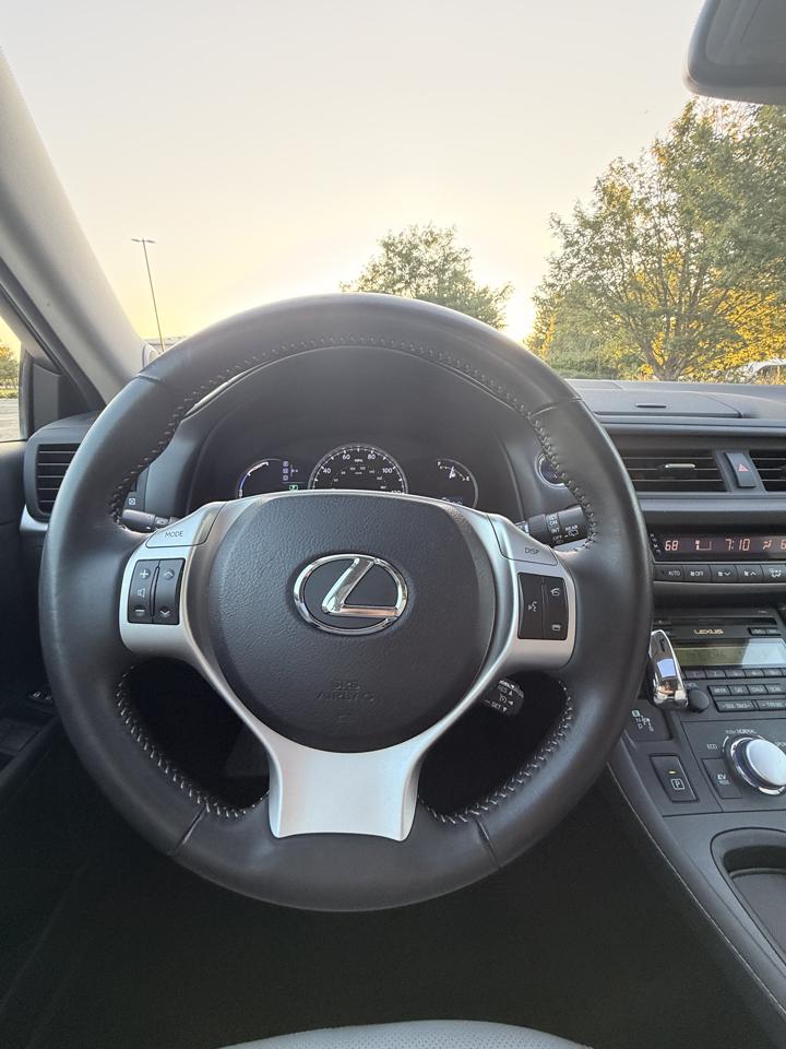Lexus CT 200h Base 2012