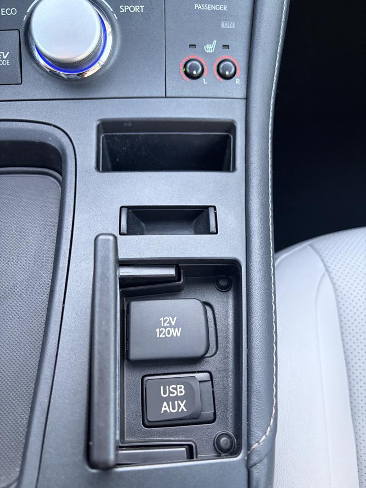 Lexus CT 200h Base 2012