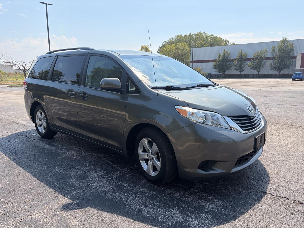 Toyota Sienna LE FWD 8-Passenger V6 2013