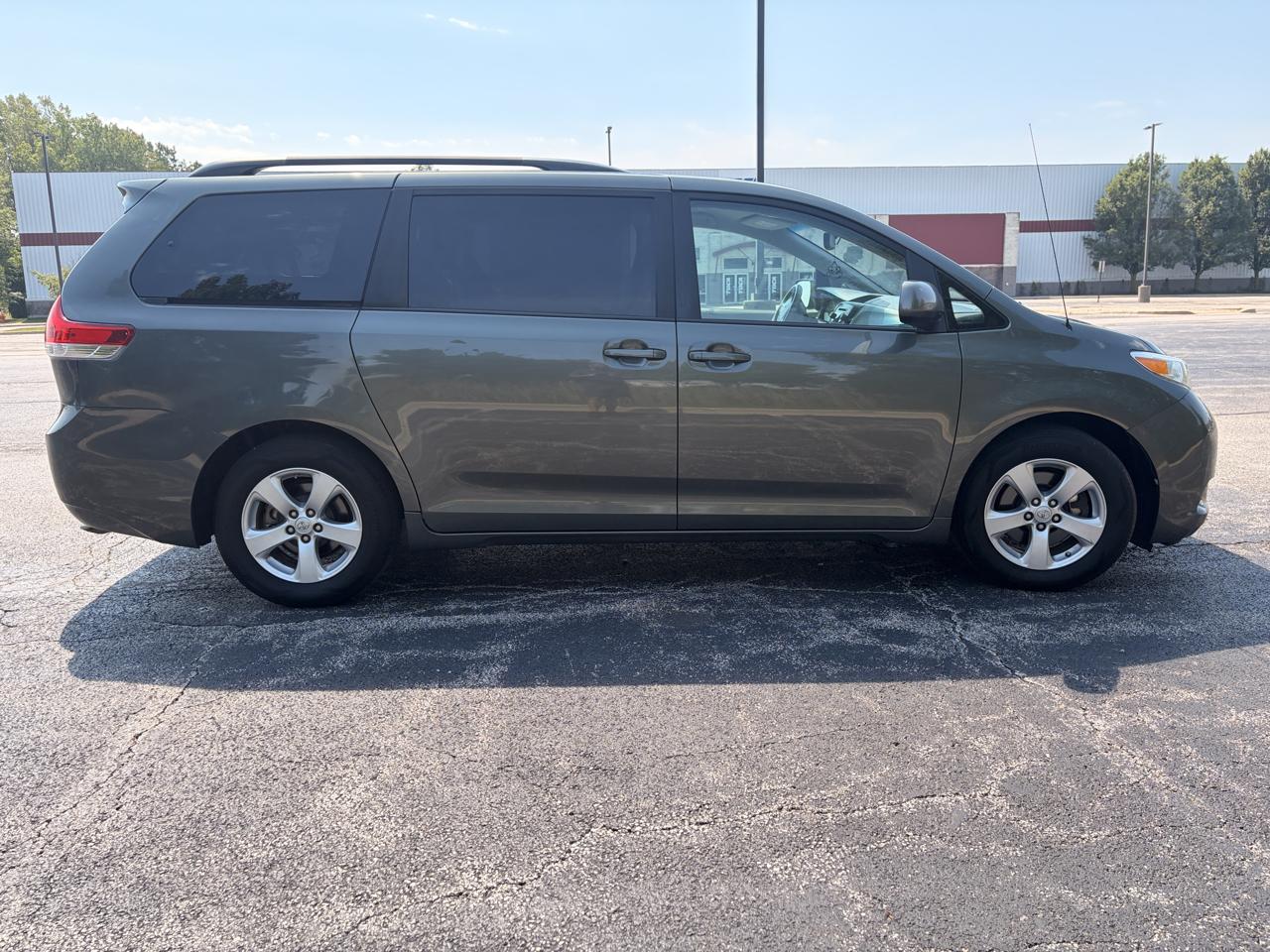 Toyota Sienna LE FWD 8-Passenger V6 2013