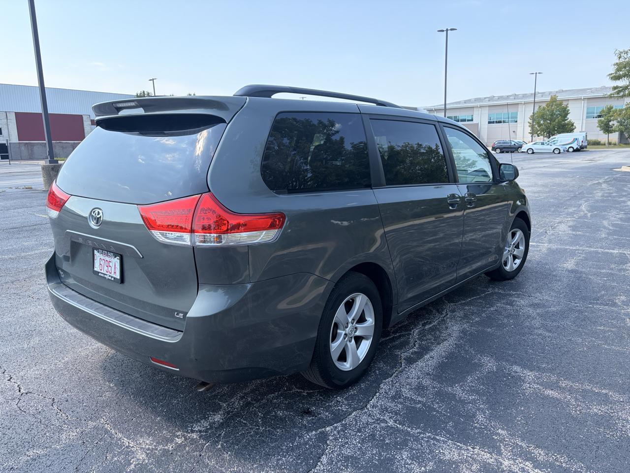Toyota Sienna LE FWD 8-Passenger V6 2013