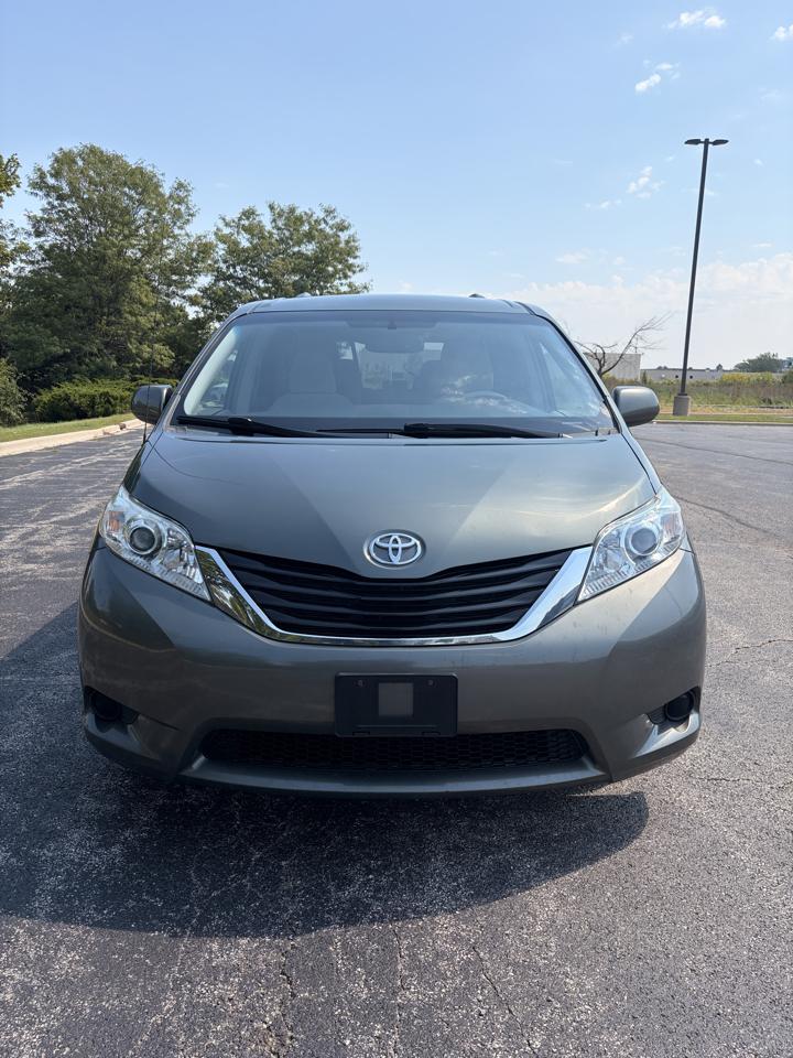 Toyota Sienna LE FWD 8-Passenger V6 2013