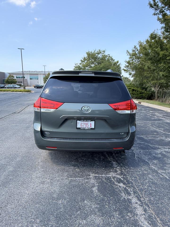 Toyota Sienna LE FWD 8-Passenger V6 2013