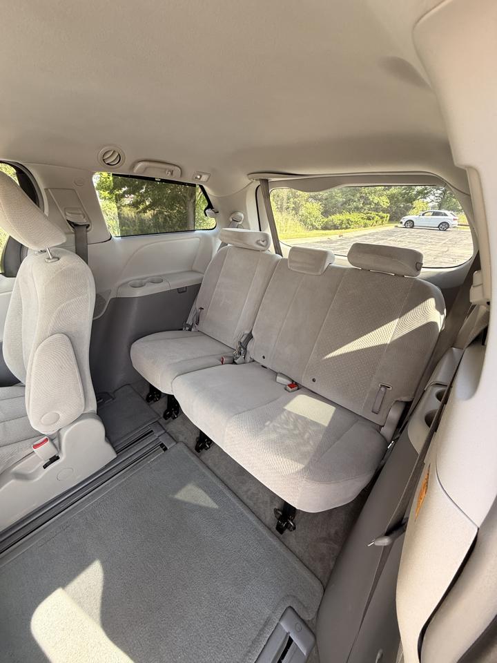 Toyota Sienna LE FWD 8-Passenger V6 2013