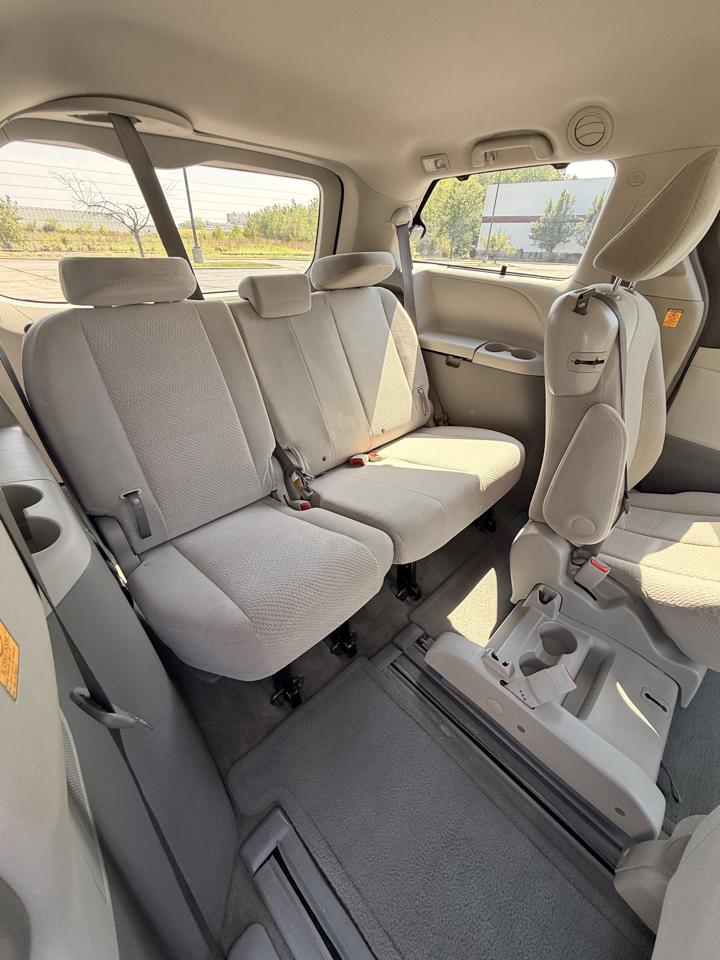 Toyota Sienna LE FWD 8-Passenger V6 2013