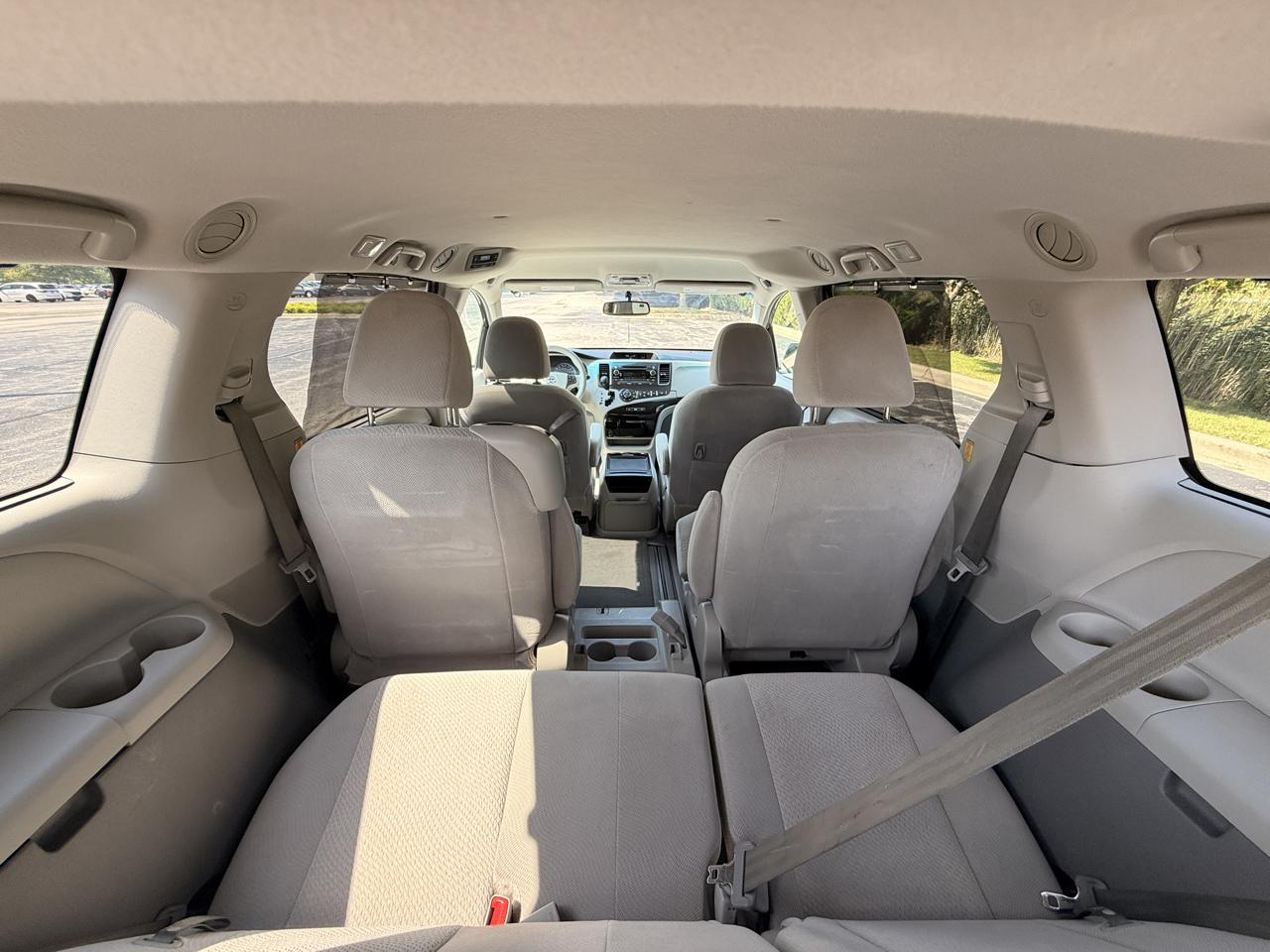 Toyota Sienna LE FWD 8-Passenger V6 2013