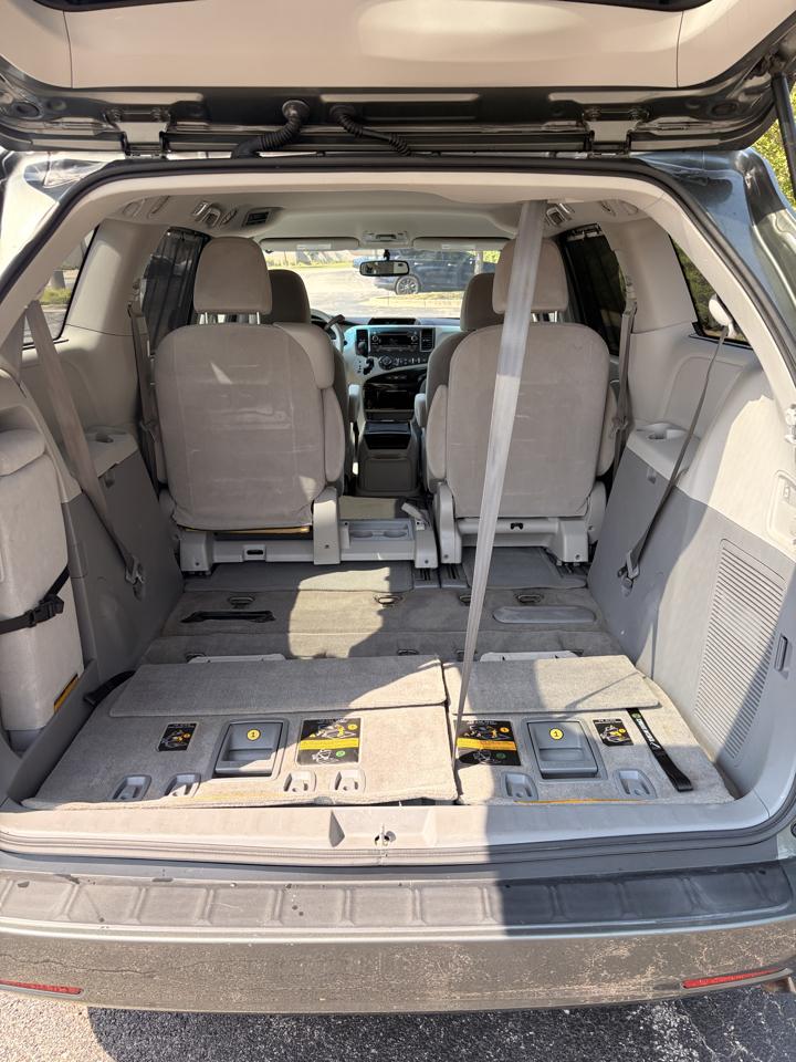 Toyota Sienna LE FWD 8-Passenger V6 2013
