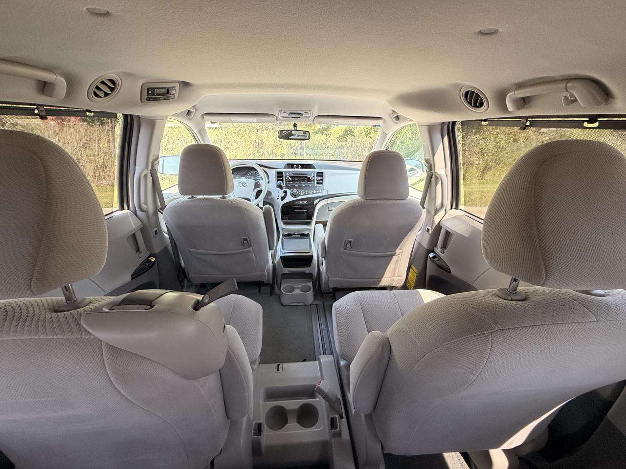 Toyota Sienna LE FWD 8-Passenger V6 2013