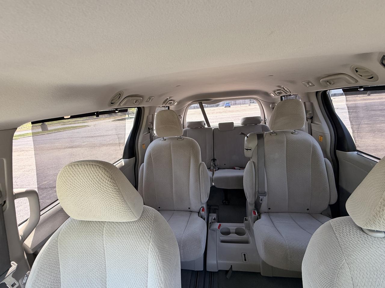 Toyota Sienna LE FWD 8-Passenger V6 2013