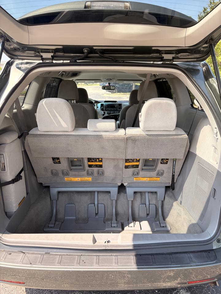 Toyota Sienna LE FWD 8-Passenger V6 2013